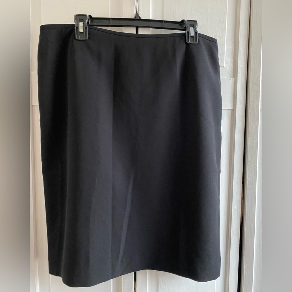 Well made Black skirt, size 16